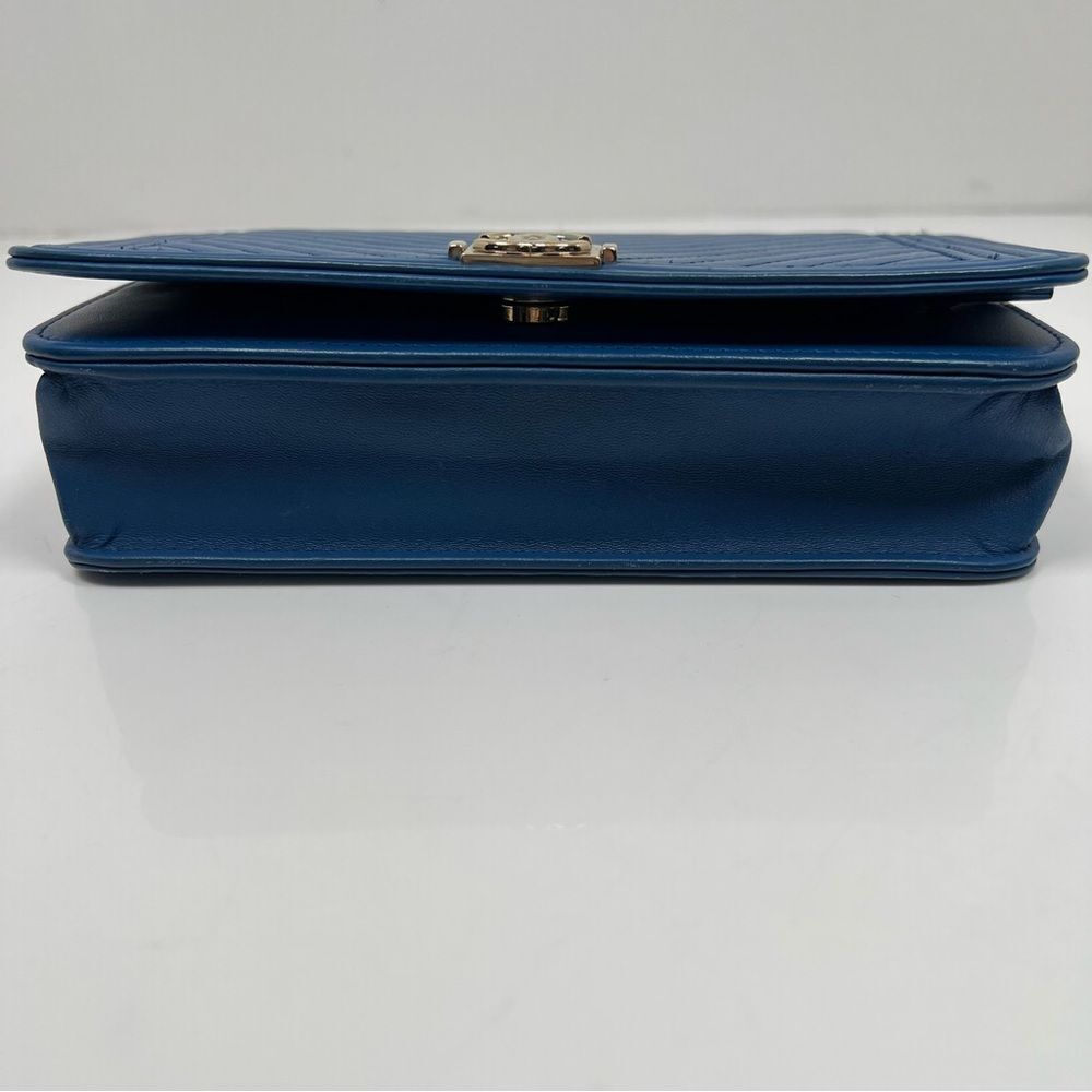 CHANEL Boy Chanel V-Stitched Lambskin Chain Wallet in Blue - Picture 7 of 12